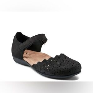 Earth Origins | EUC Brynn Sandal Leather Floral Cutout Flats Cottagecore, Size 5